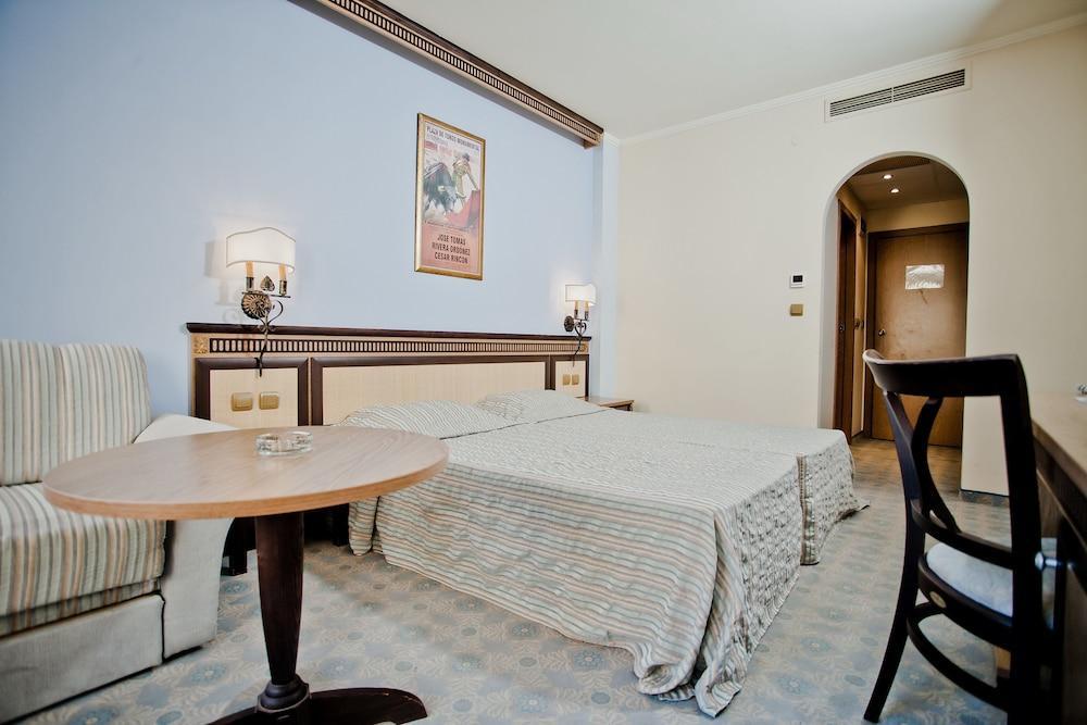 אלניטה Andalucia Beach Hotel מראה חיצוני תמונה