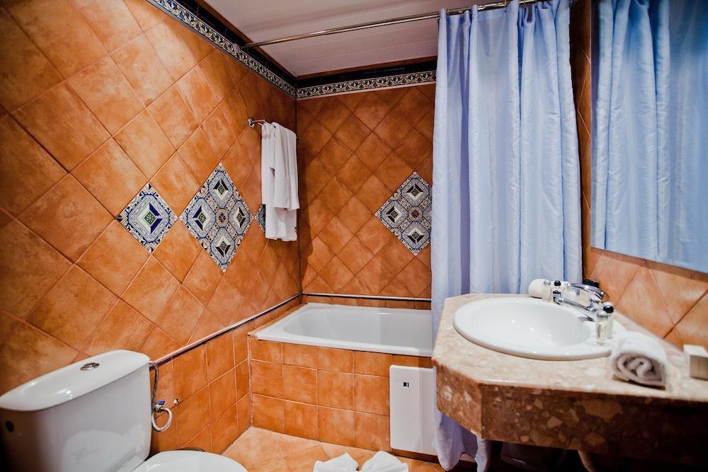 אלניטה Andalucia Beach Hotel מראה חיצוני תמונה