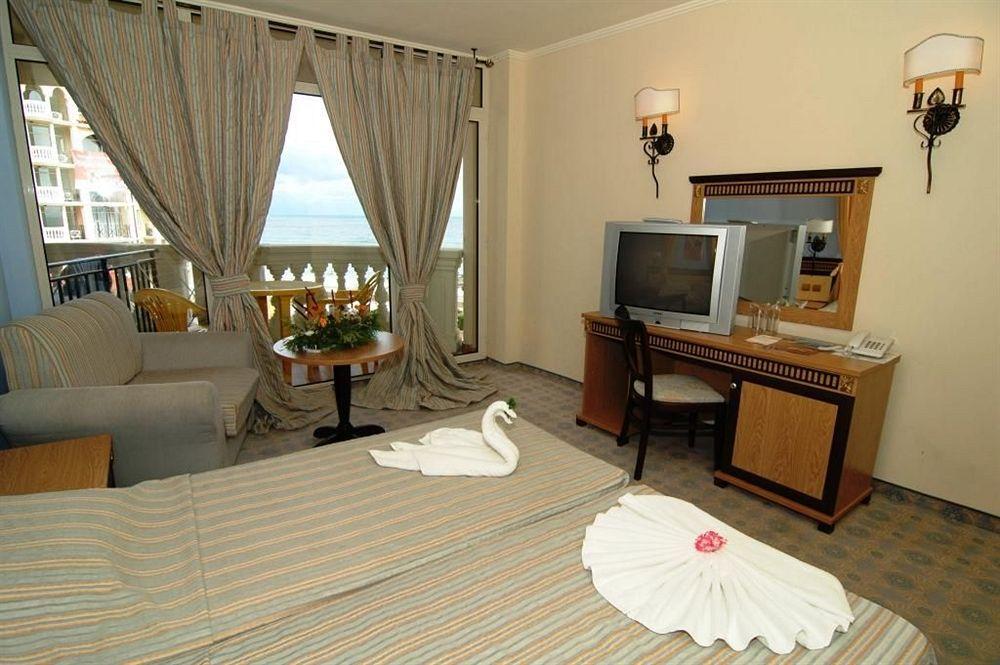אלניטה Andalucia Beach Hotel מראה חיצוני תמונה