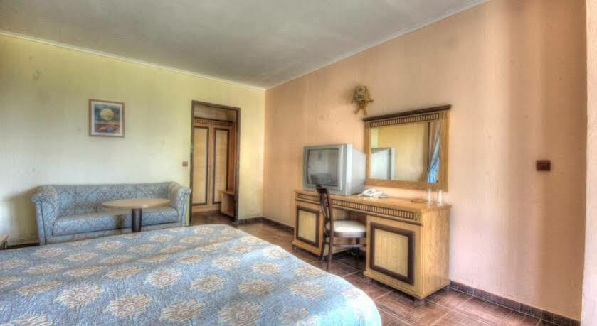 אלניטה Andalucia Beach Hotel מראה חיצוני תמונה