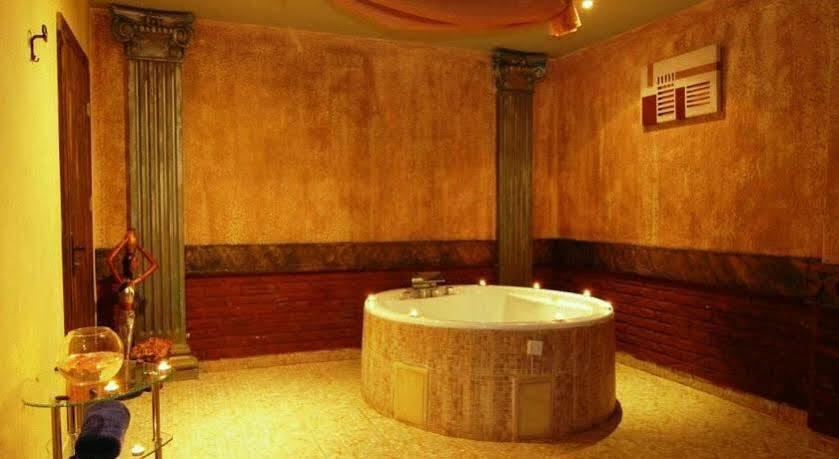 אלניטה Andalucia Beach Hotel מראה חיצוני תמונה