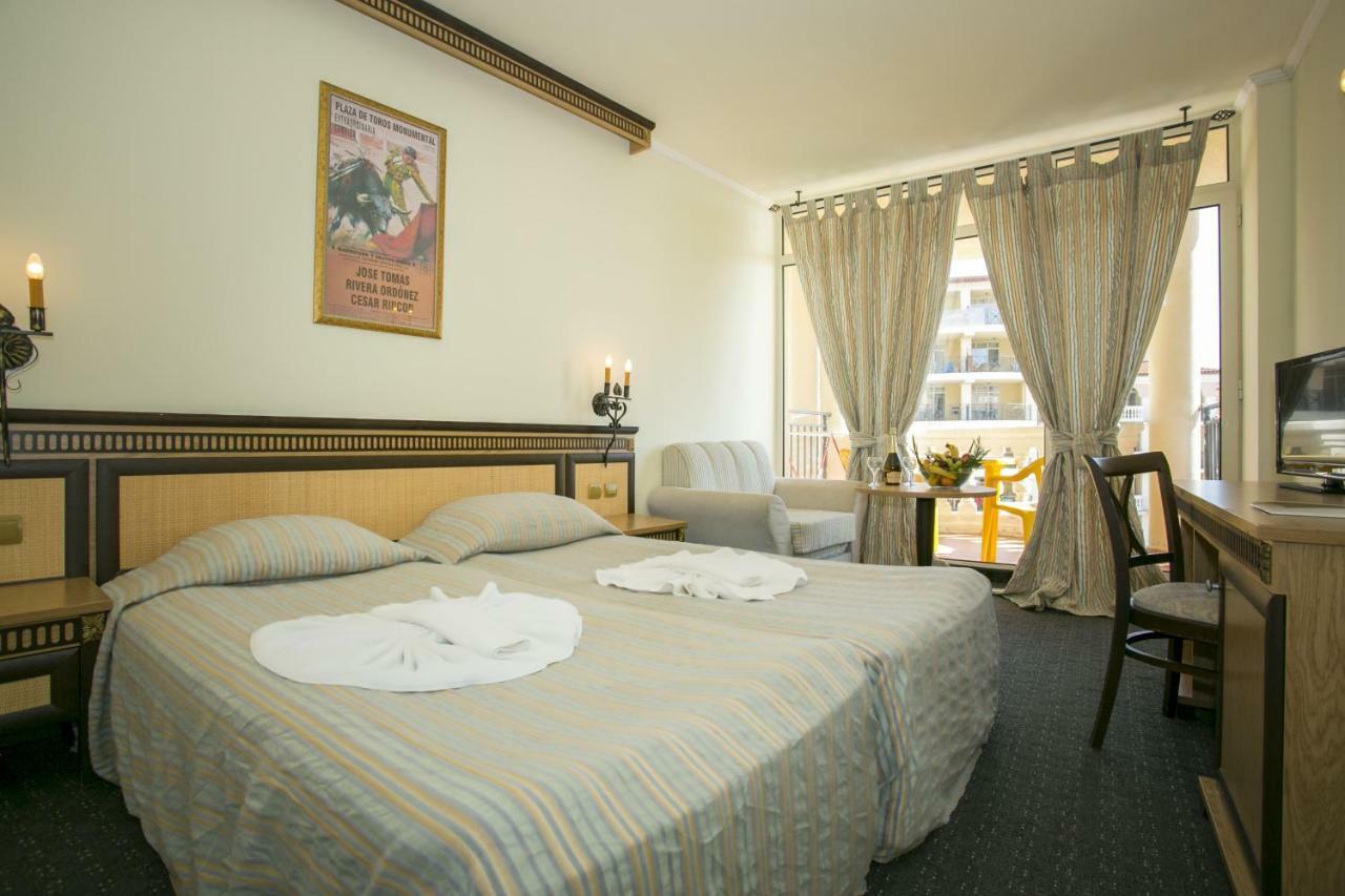 אלניטה Andalucia Beach Hotel מראה חיצוני תמונה