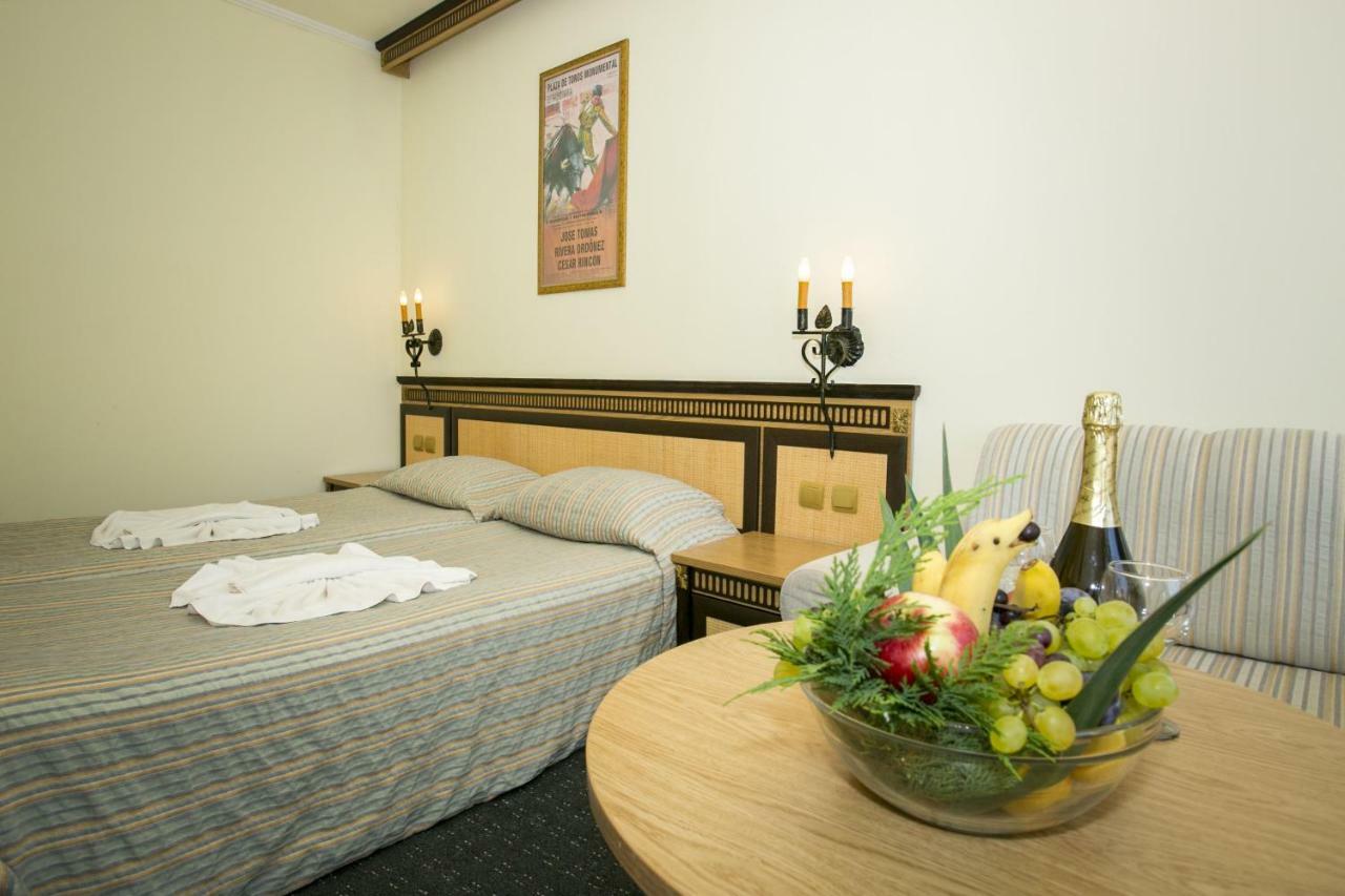 אלניטה Andalucia Beach Hotel מראה חיצוני תמונה